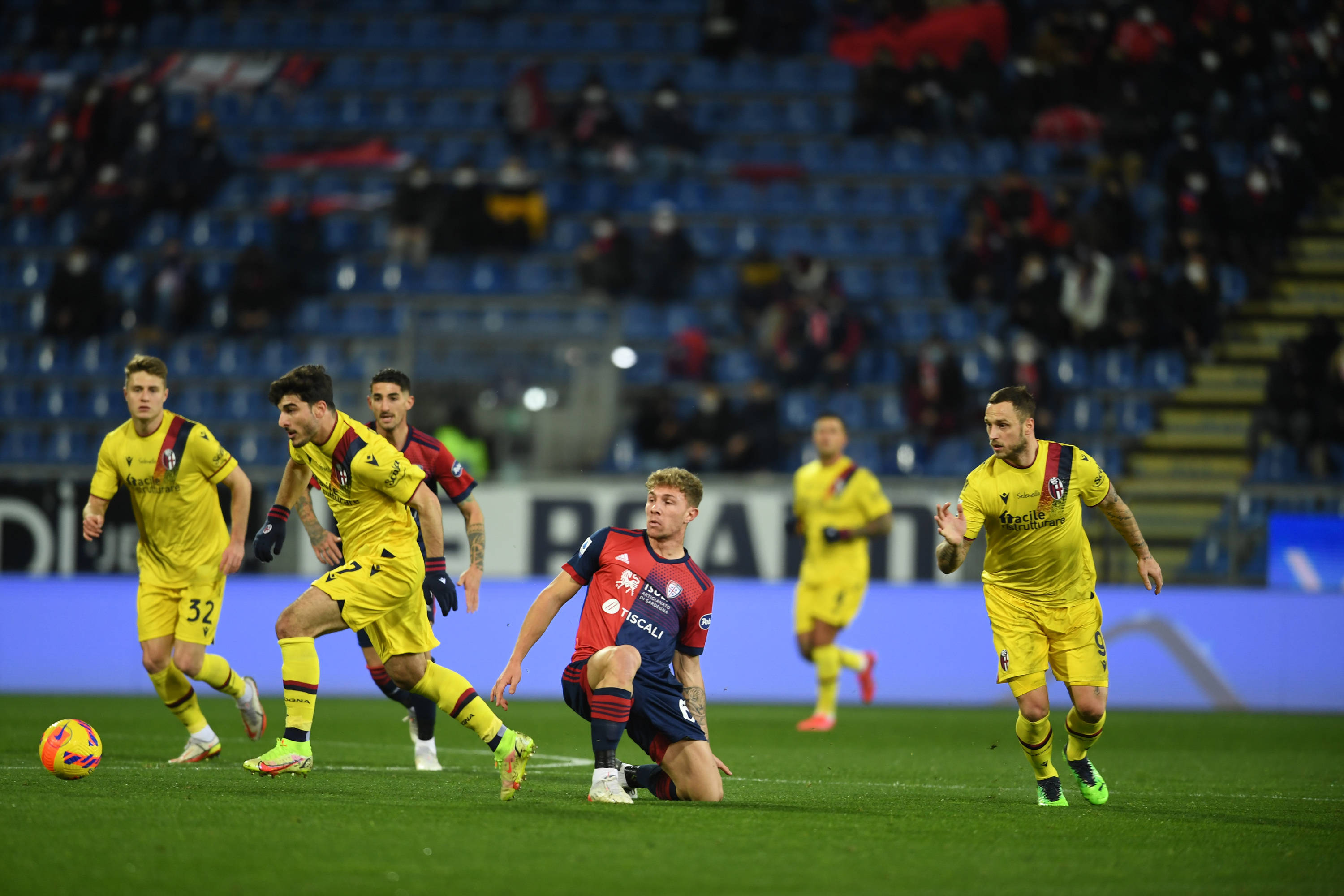 包含博洛尼亚主场告负，陷入连败风波的词条