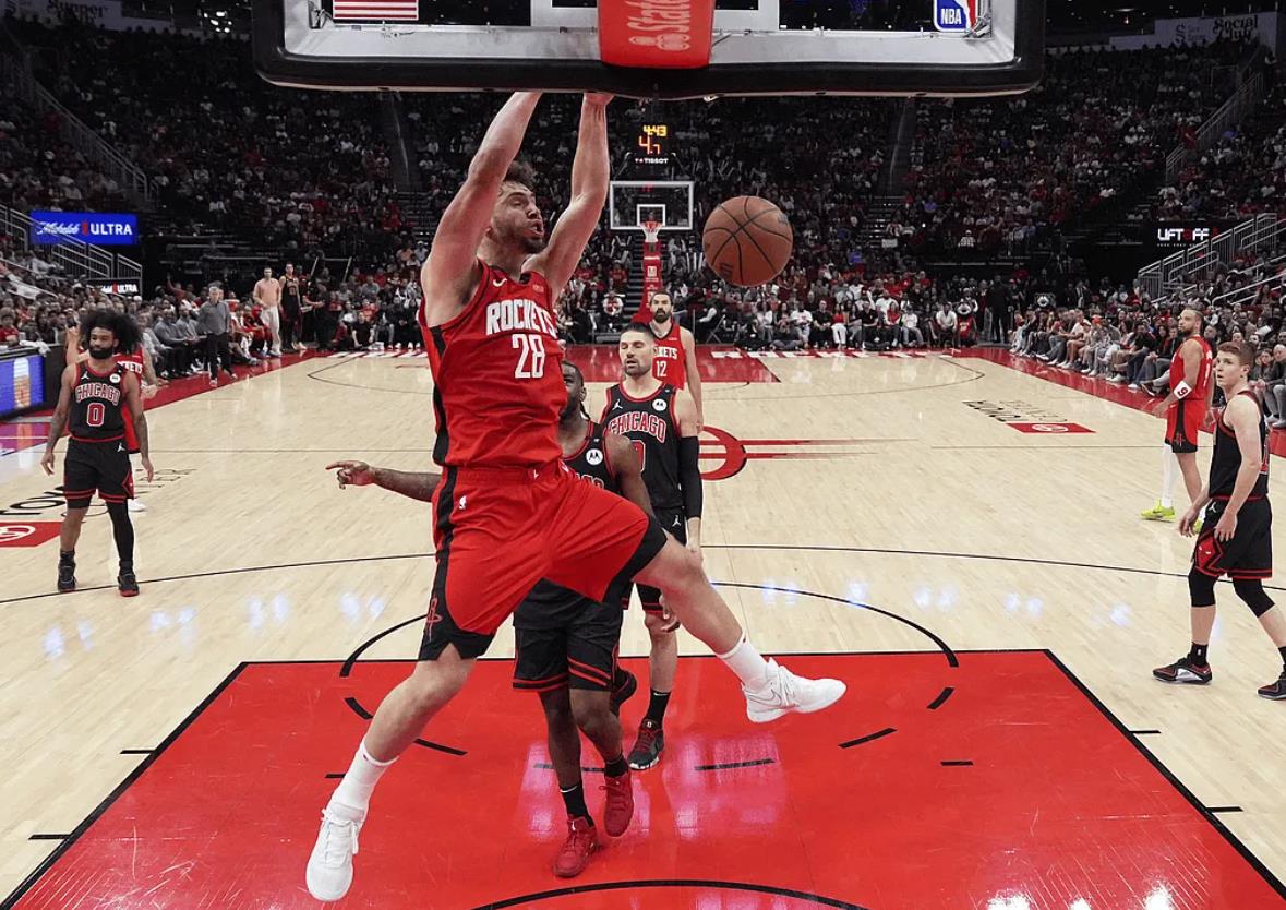 公牛后场进攻火力强，轰破对手防守取胜